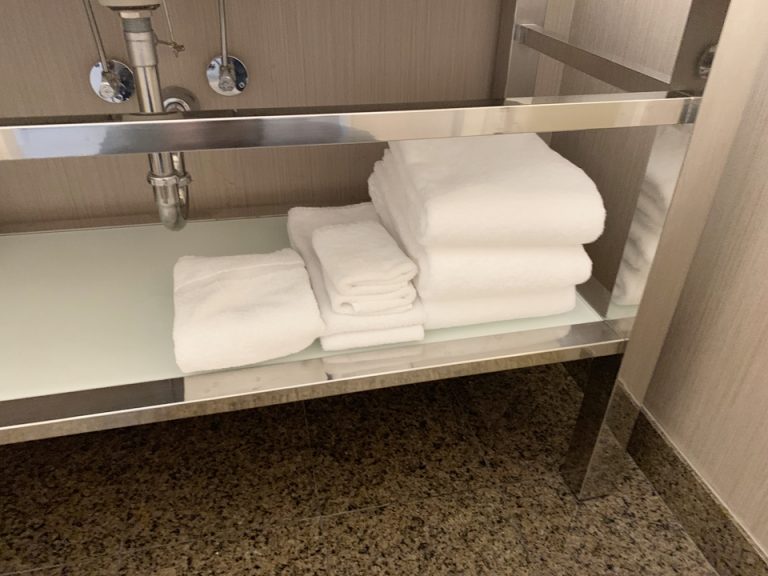 洗面台下タオル置き場