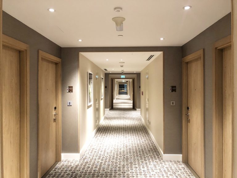 客室廊下入口付近