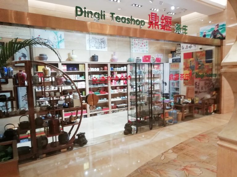 フロントと同じ階にあるお店