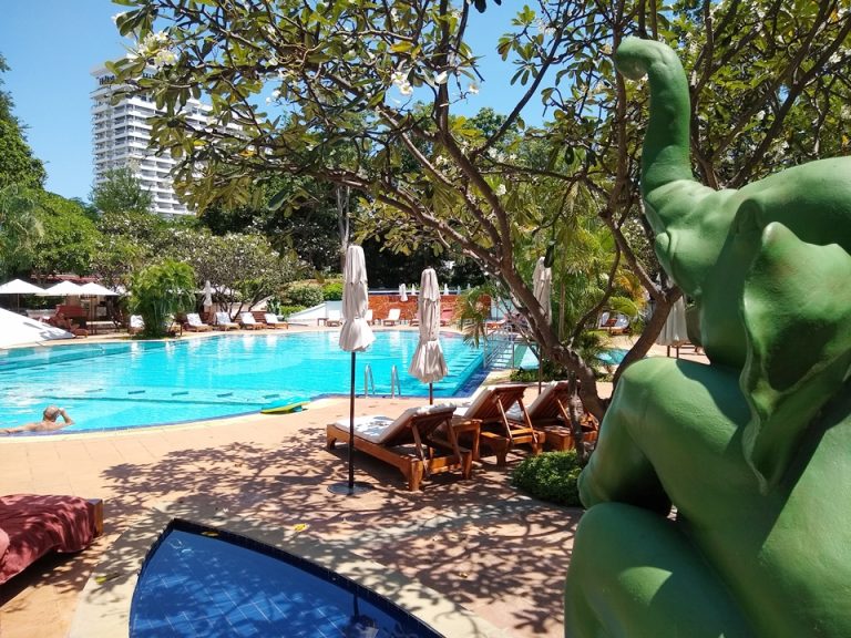 ガーデンプール