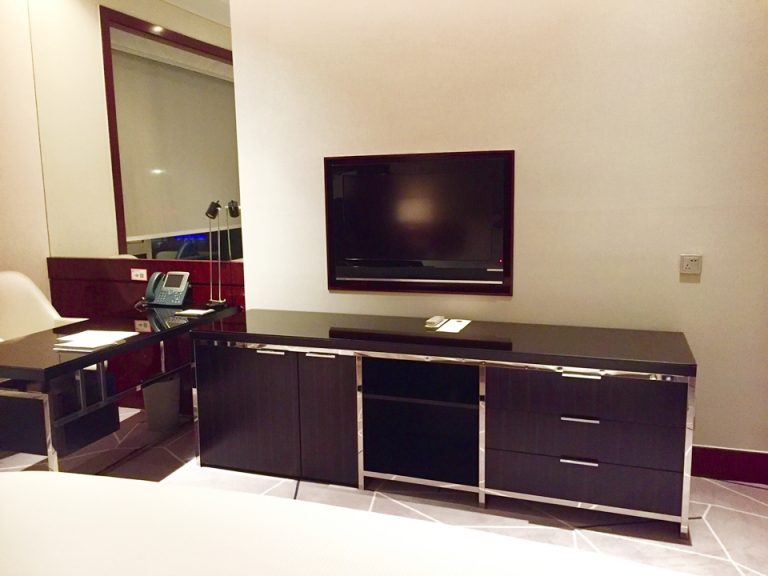 ベッド方向からテレビ