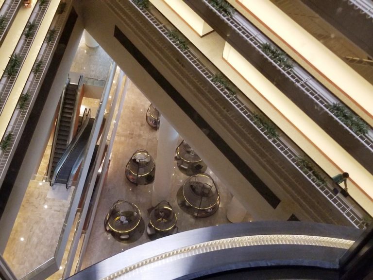 上から見たロビー1