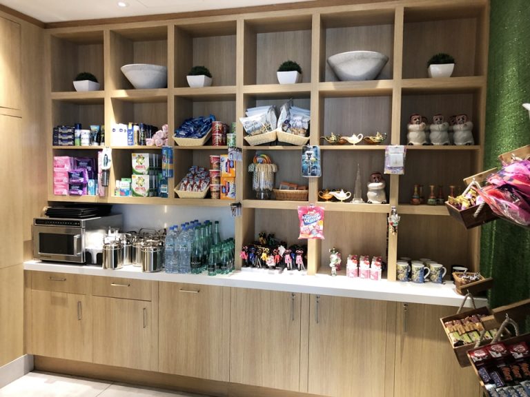 ショップ内観②