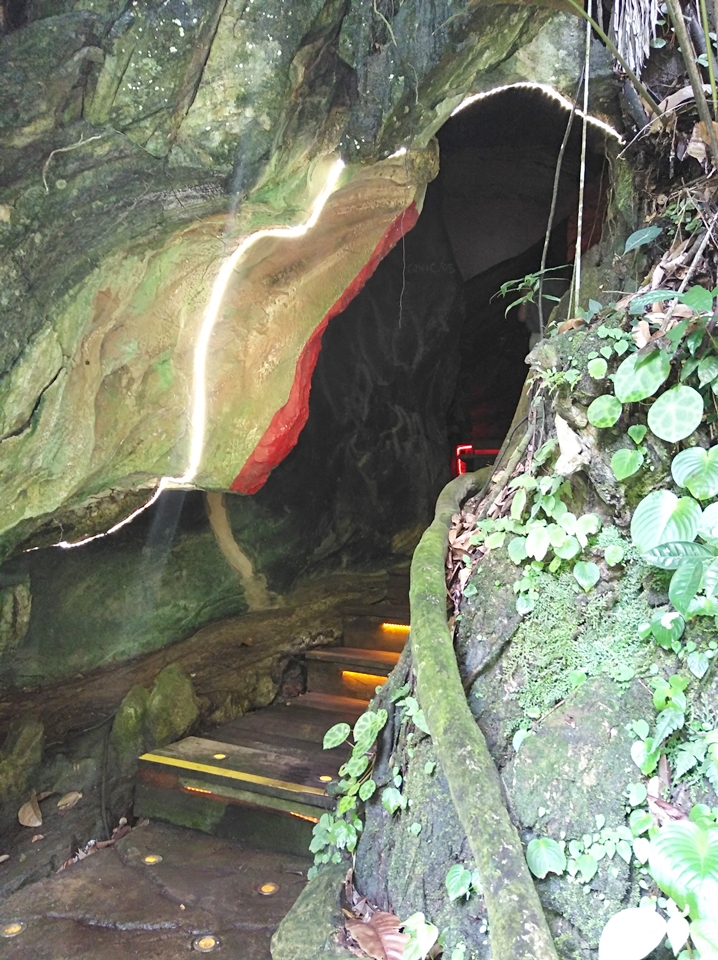 瞑想の洞窟入口