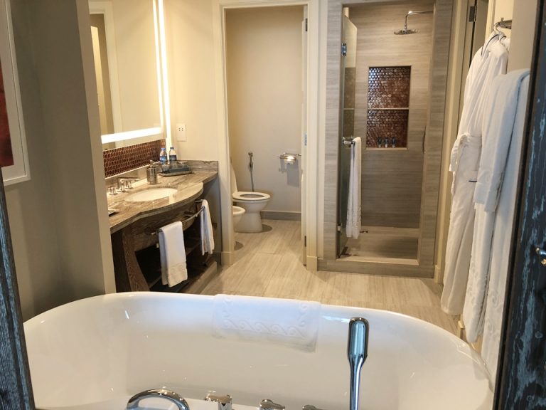 バスルーム全体