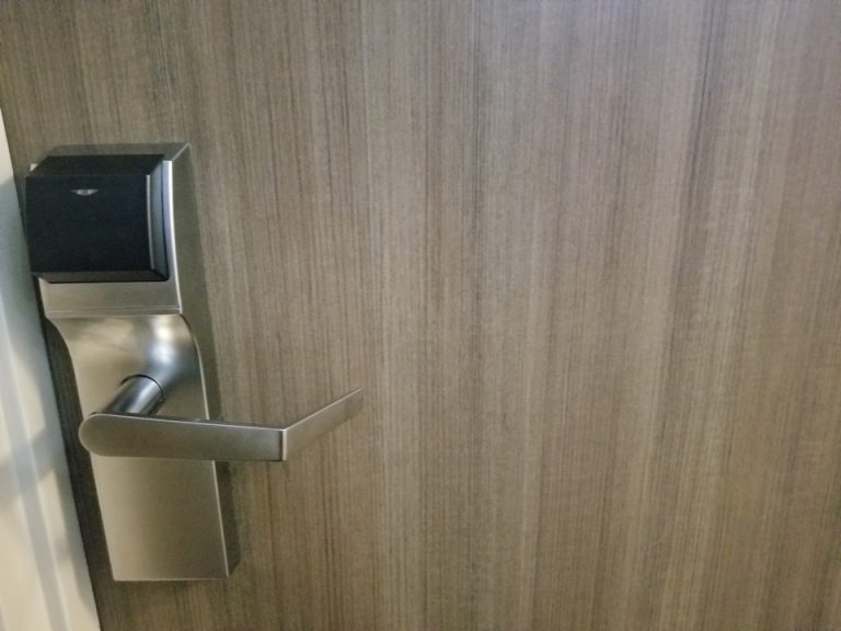 客室ドアアップ(カードキー式)