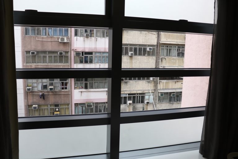部屋の窓