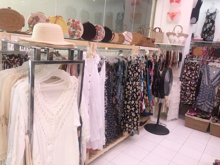 ショップ内観 (1)