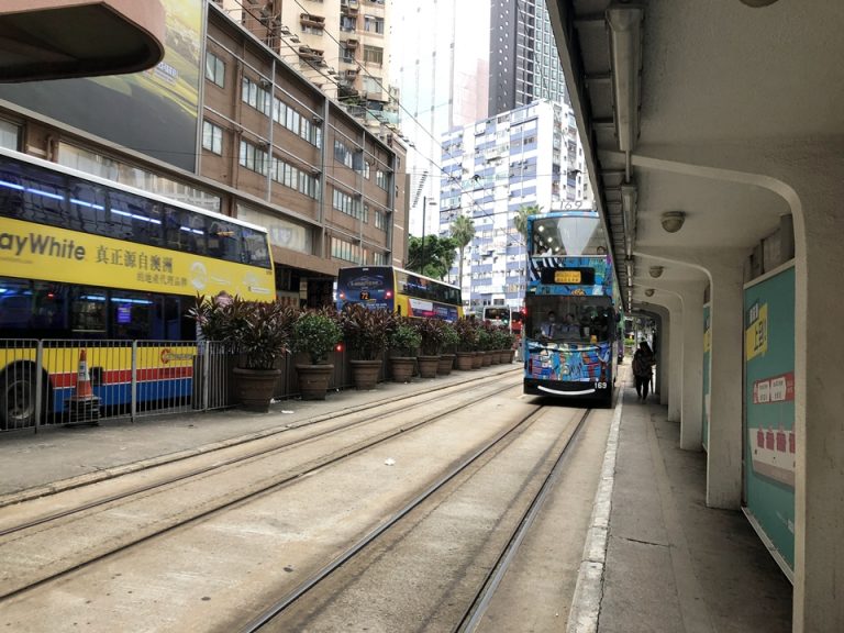 最寄りトラム駅構内