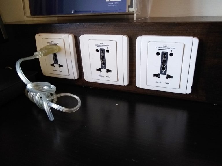 デスクコンセント