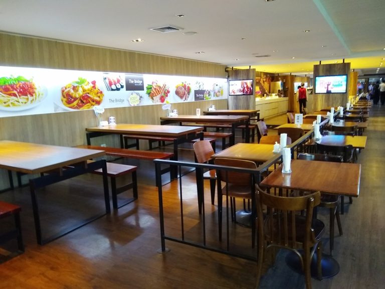 カフェ(連絡通路内)