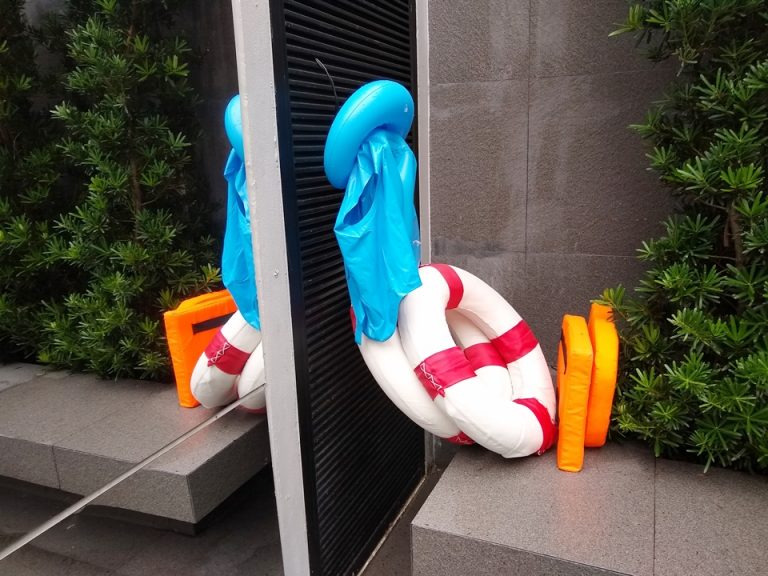 プール専用浮き輪、ライフジャケット