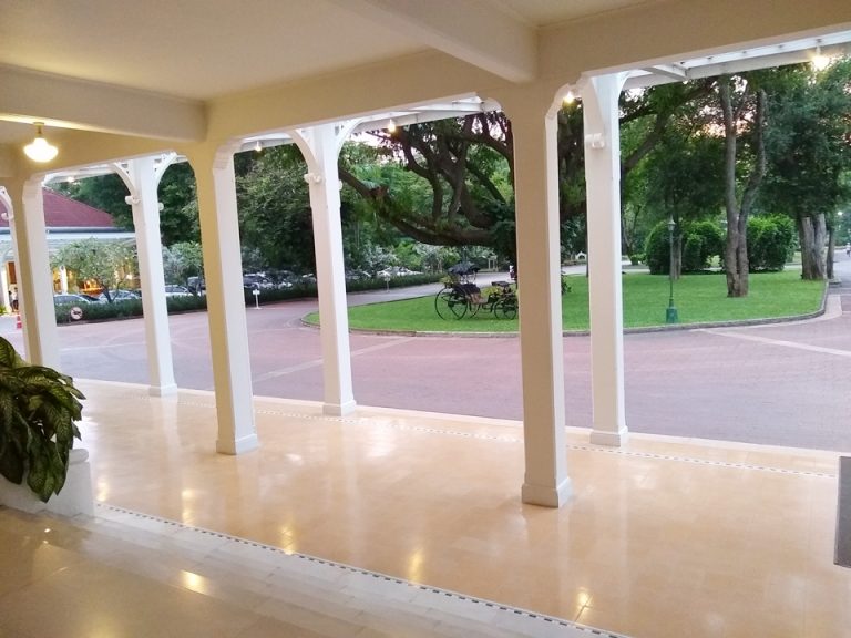 フロントエントランス (1)