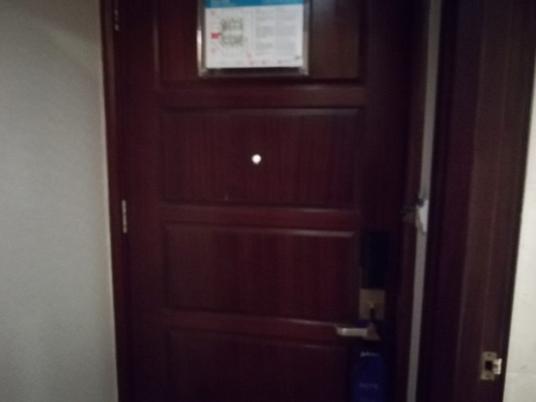 客室の扉(入口側)