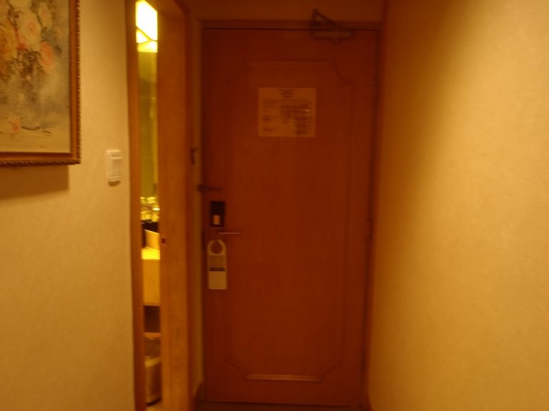 客室内からみたドア