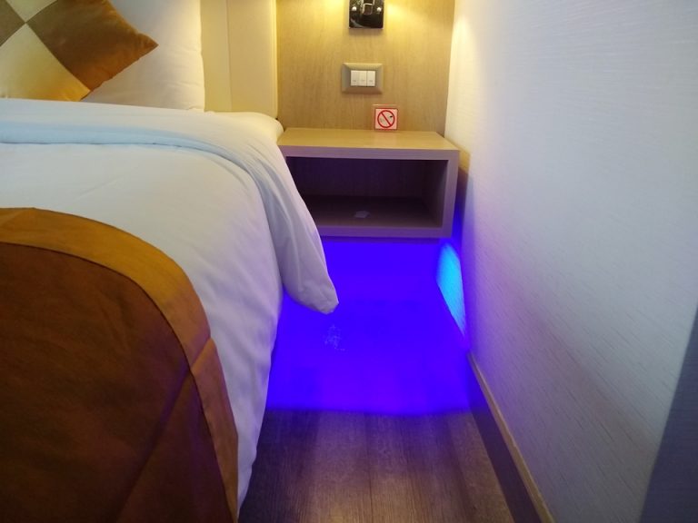 ベッドサイドフットライト