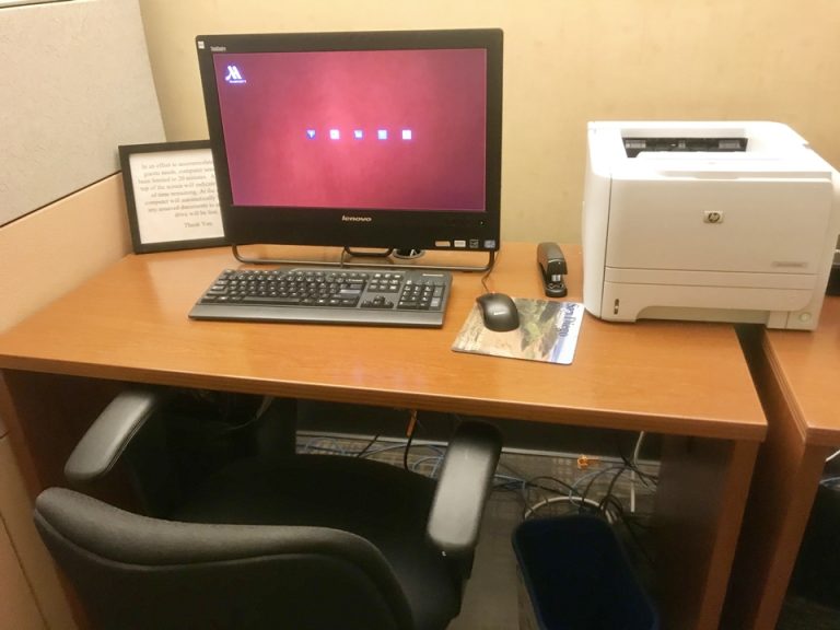 オフィス内 パソコン