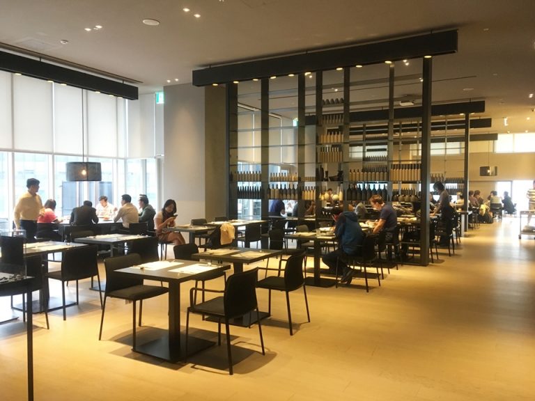 朝食会場の様子