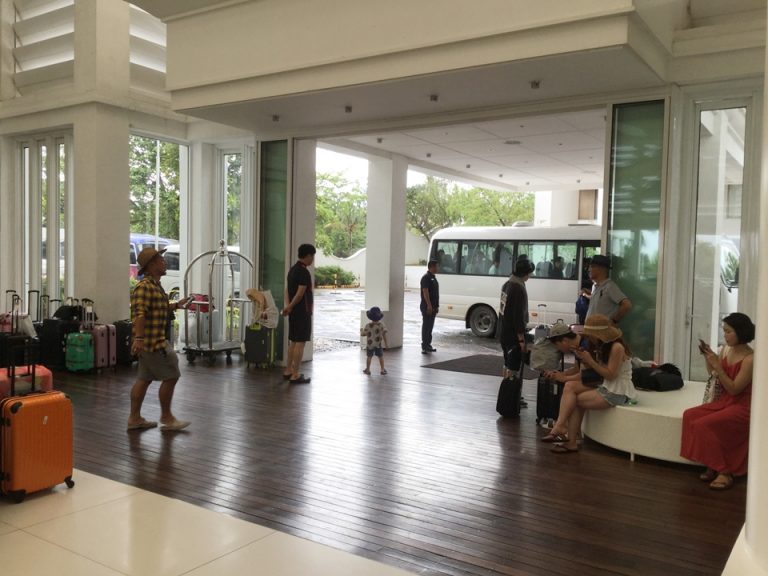 エントランス内観