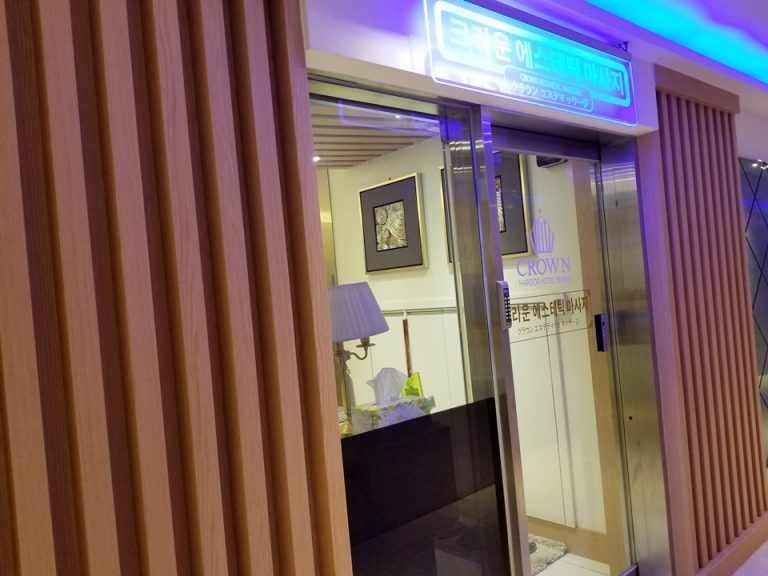 マッサージ店入口