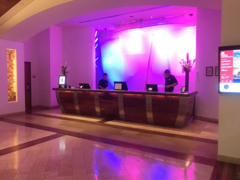 チェックインフロント