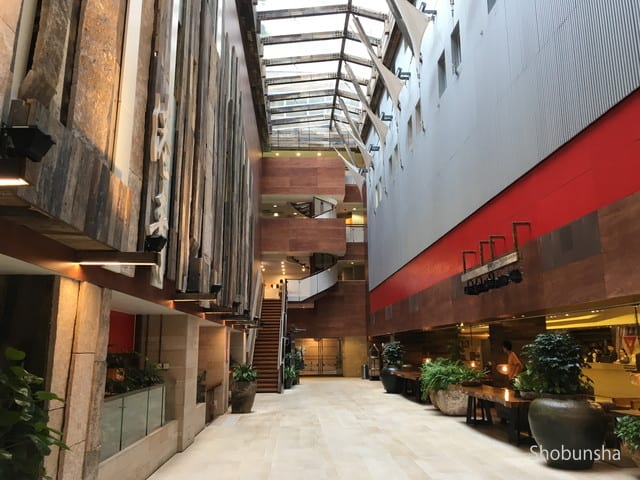 ロビー階吹き抜け天井