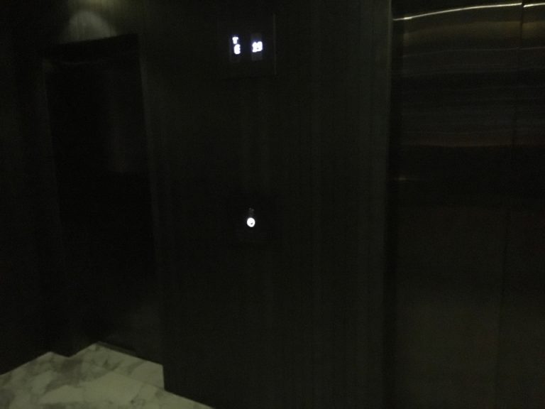 フロント階乗り場