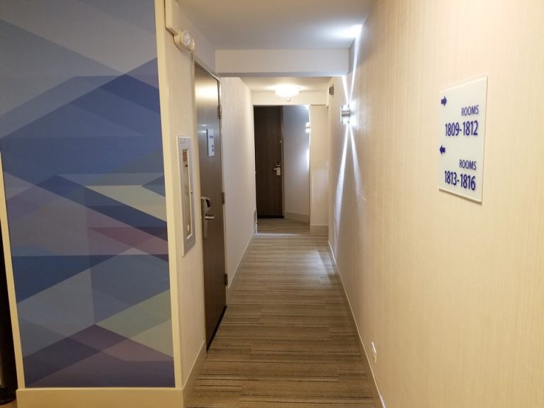 客室へ続く廊下