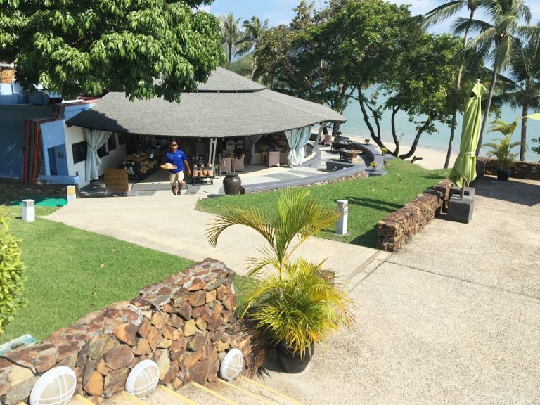 プールサイドで注文したらここから持ってくる