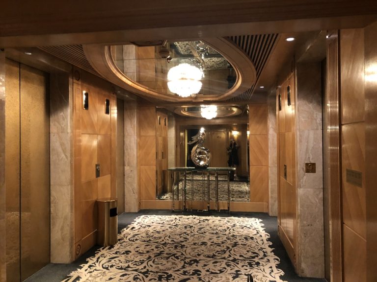 客室階エレベータホール1