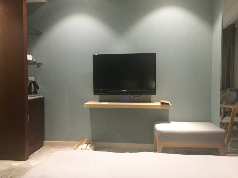 ベッド方向からTV1