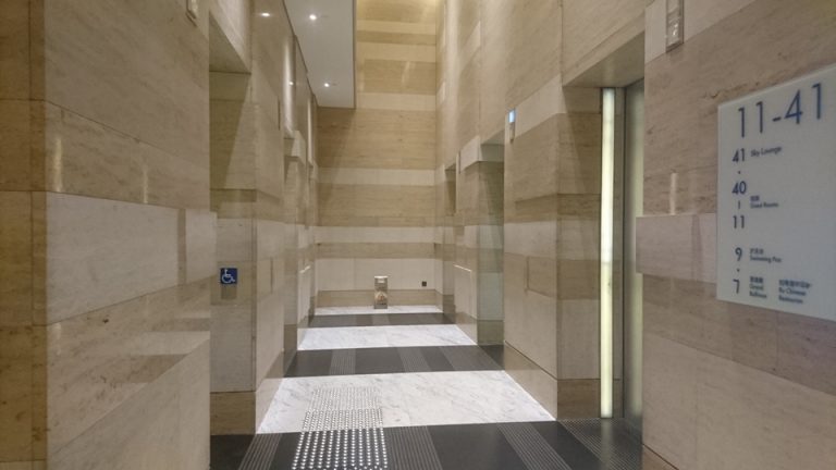 エレベーターホール全景