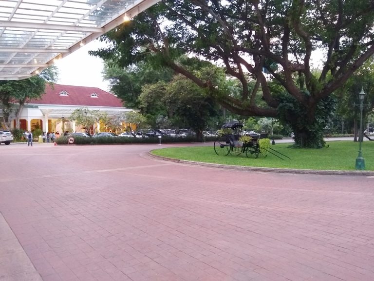 ホテルロータリー