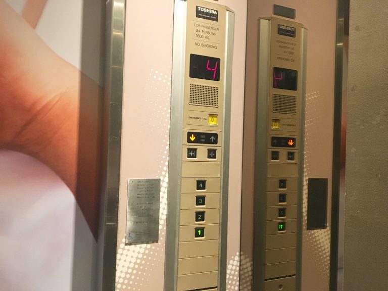 エレベーター①