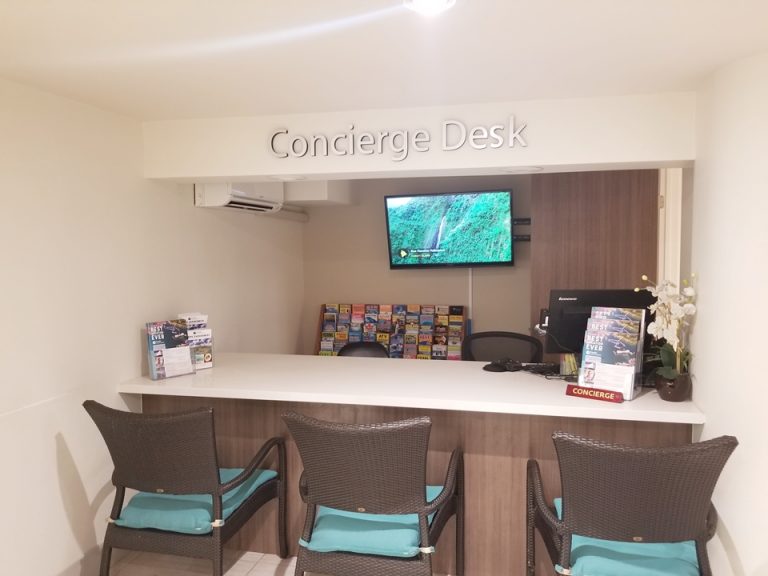 コンシェルジュデスク