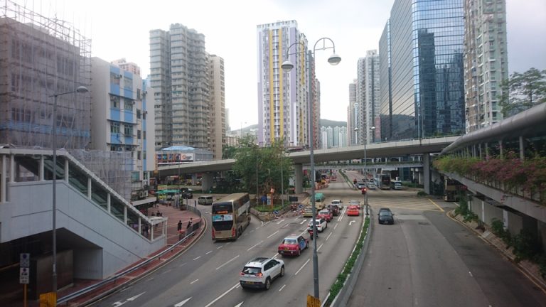 最寄り駅の歩道橋からの眺め