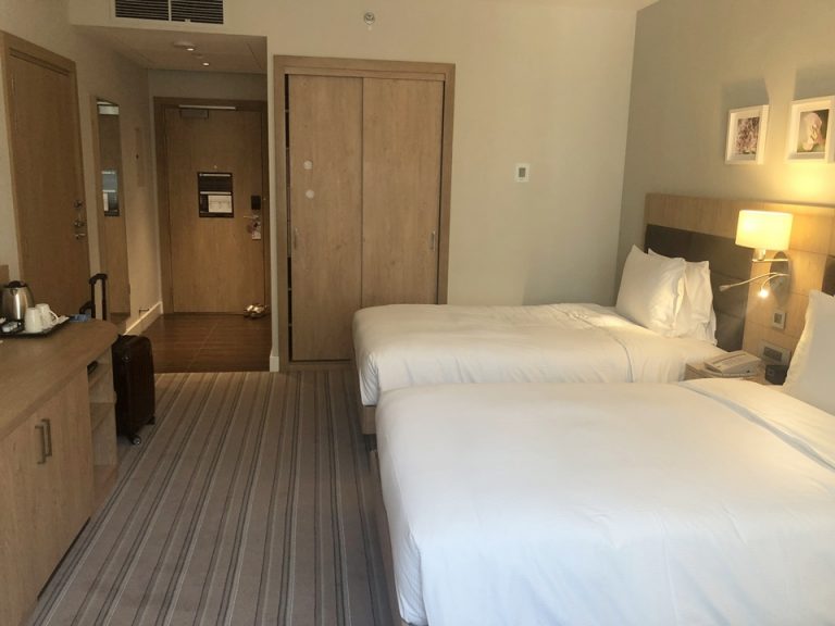 客室全体(窓際方向)