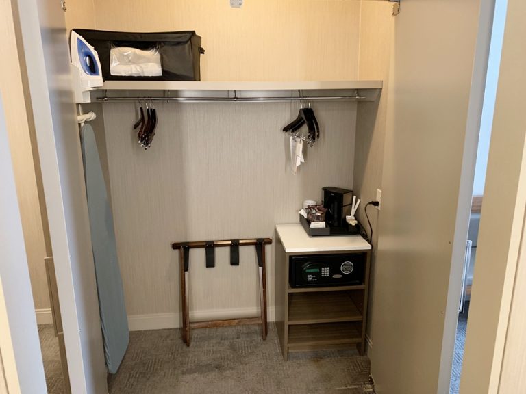 クローゼット全景