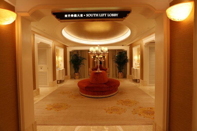 客室階エレベーターホール前