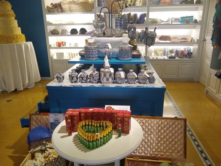 お土産ショップ内観 (1)