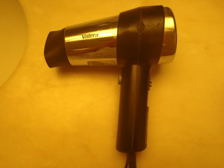 洗面所_ドライヤー_備付けで移動できませんでした