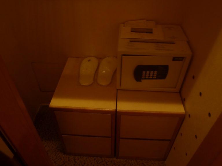 クローゼット内引き出し_閉めた状態