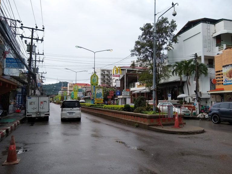 ホテル周辺の大通り