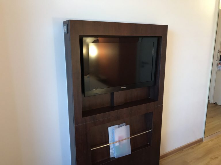 ベッドからTV