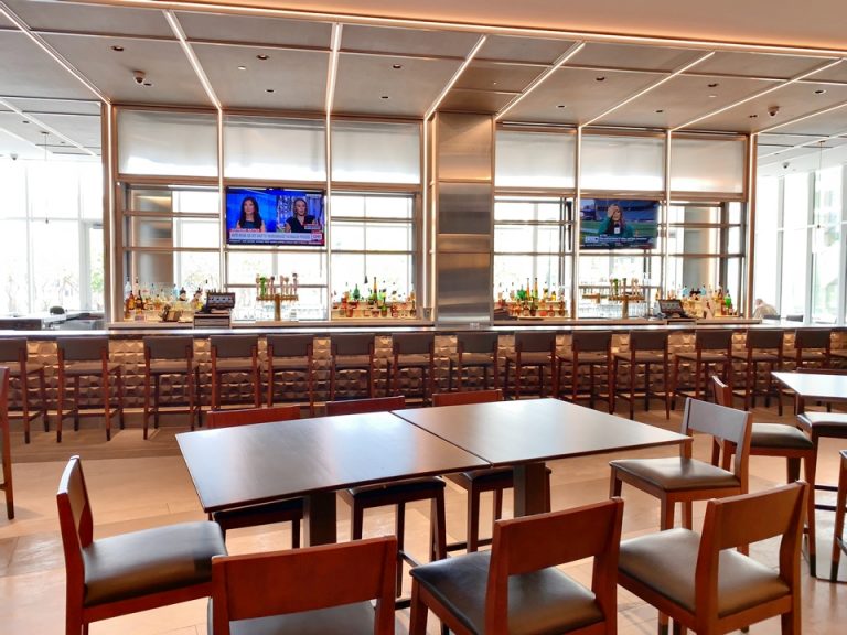 一階メインバー