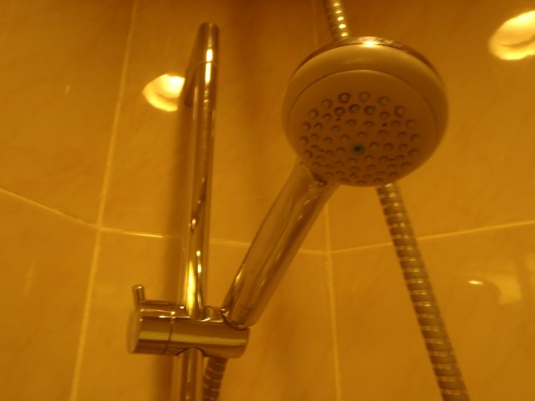 シャワールーム_シャワー