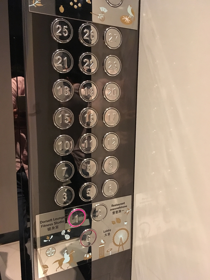 エレベーター階数ボタン3