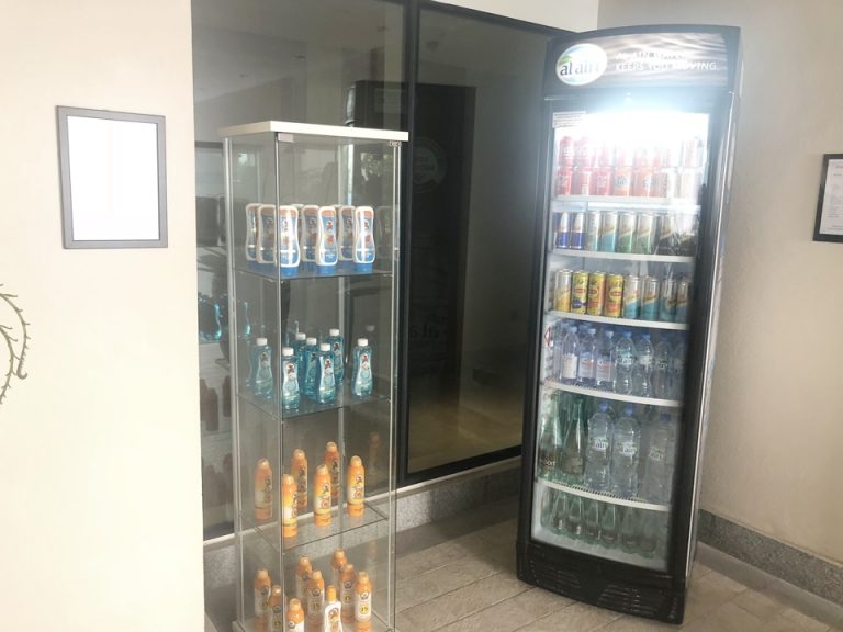 プール前ショップ