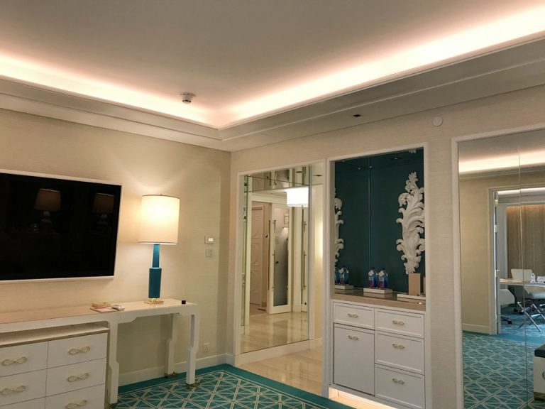 ベッドからTV・入口方面