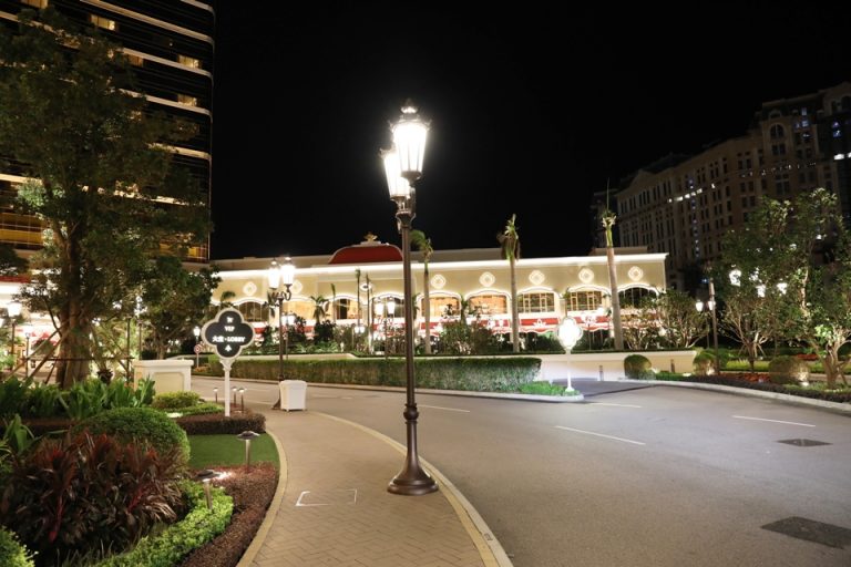 徒歩で帰る時のロビーまでの道